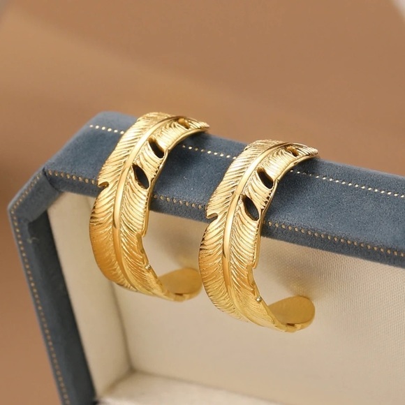 18k Gold Plated Feather C Shape Earrings - Picture 6 of 8